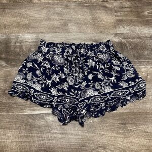 Mi Ami by Francesca’s Pull On Shorts Size Medium
